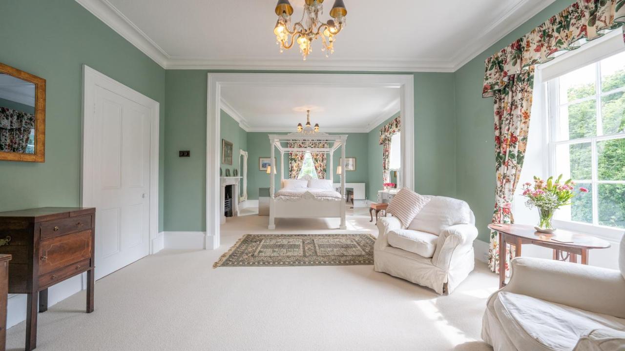 Pantybeiliau House Bed & Breakfast Gilwern Экстерьер фото