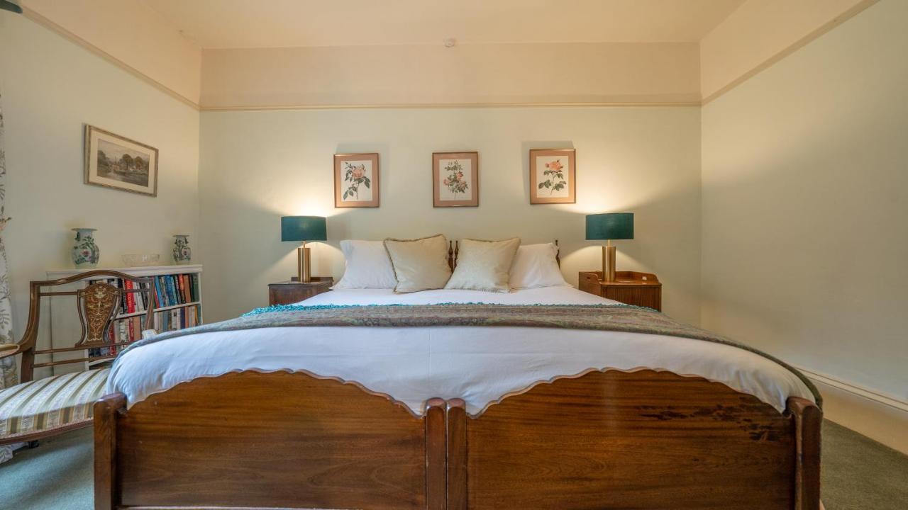 Pantybeiliau House Bed & Breakfast Gilwern Экстерьер фото